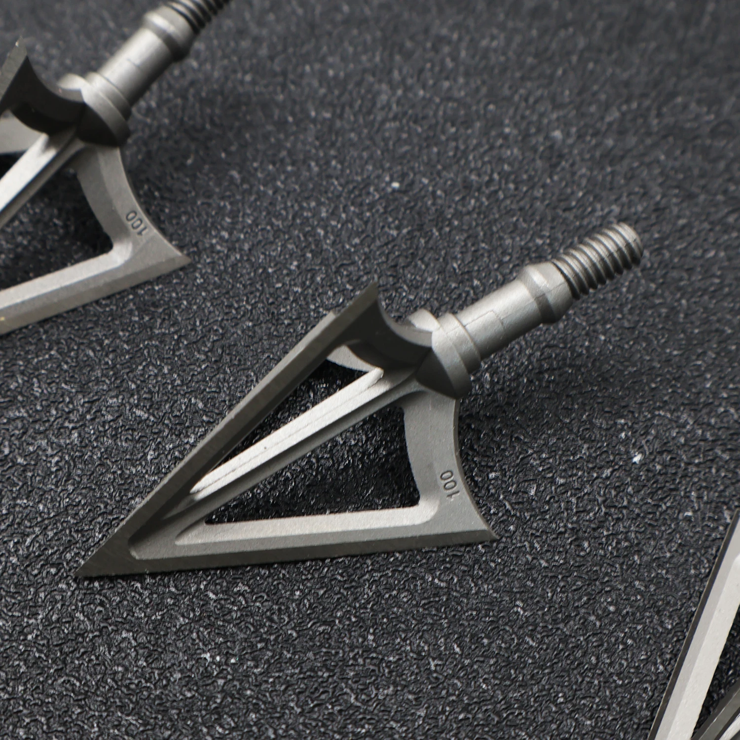 Punta Fissa a 3 Lame One Piece - Broadheads 100 Grain 3 Blade Hunting recensione e prezzo